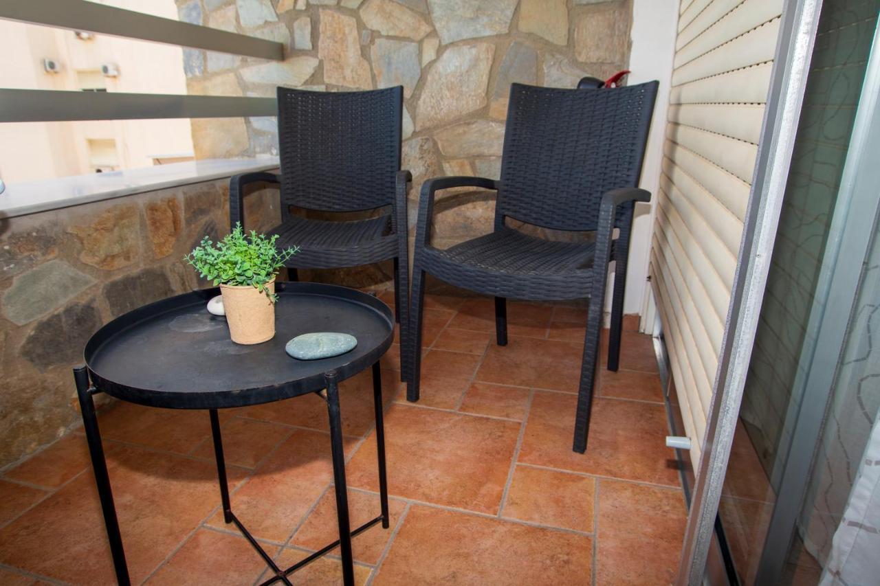 Central, By Sea, Seaview, Renovated 1 Bedroom Flat Lárnaca Exterior foto