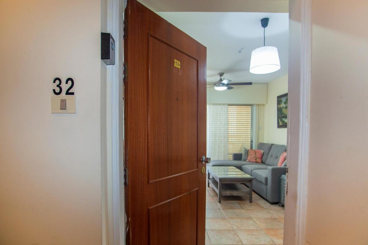 Central, By Sea, Seaview, Renovated 1 Bedroom Flat Lárnaca Exterior foto